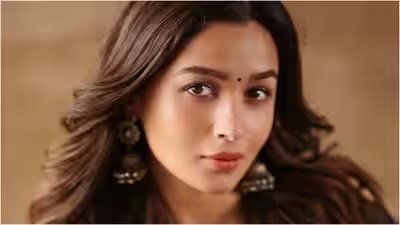 Alia Bhatt’s emotional speech steals the show at Akansha Ranjan Kapoor’s wedding: ‘Thank god she found a man who loves her endlessly’ | Hindi Movie News Alia Bhatt’s emotional speech steals the show at Akansha Ranjan Kapoor’s wedding: ‘Thank god she found a man who loves her endlessly’ | Hindi Movie News