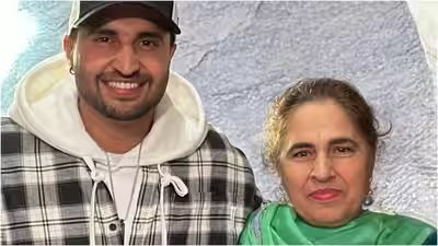 Ravinder Kaur Death News: Punjabi singer Jassie Gill mourns mother Ravinder Kaur’s death; shares emotional tribute, final prayer ceremony to be held in Ludhiana on August 5: ‘Har janam main tera putt hova’ | Punjabi Movie News Ravinder Kaur Death News: Punjabi singer Jassie Gill mourns mother Ravinder Kaur’s death; shares emotional tribute, final prayer ceremony to be held in Ludhiana on August 5: ‘Har janam main tera putt hova’ | Punjabi Movie News