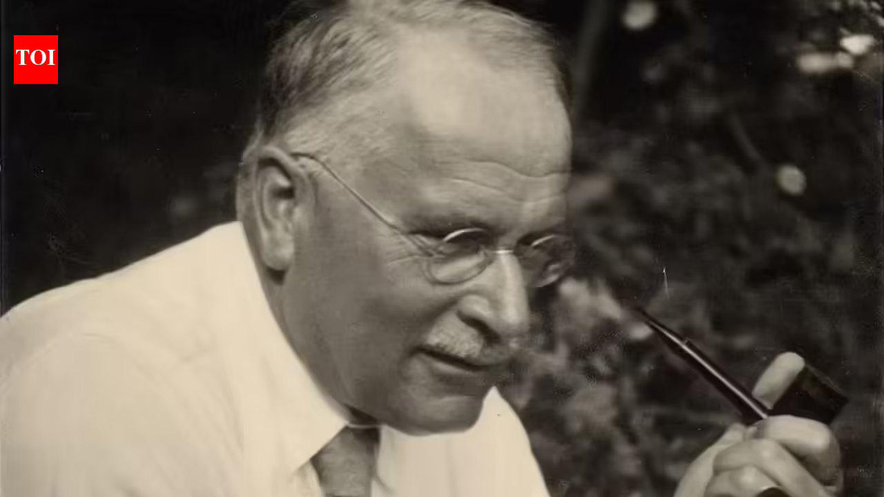 Quote of the day by Carl Jung: “The meeting of two personalities is like the contact of two…” – how people change each other | Quote of the day by Carl Jung: “The meeting of two personalities is like the contact of two…” – how people change each other |