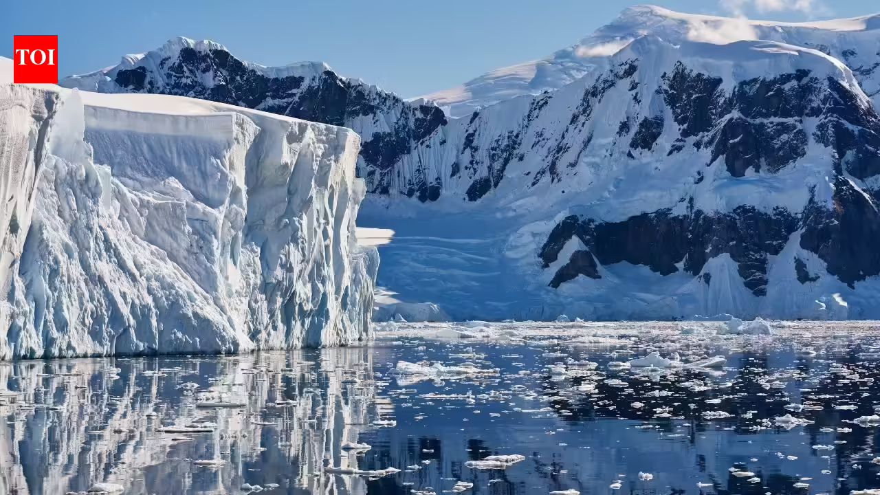 Scientists discover giant fan-shaped structure beneath Antarctica’s ice sheet: The hidden structure rewriting Earth’s ancient history Scientists discover giant fan-shaped structure beneath Antarctica’s ice sheet: The hidden structure rewriting Earth’s ancient history
