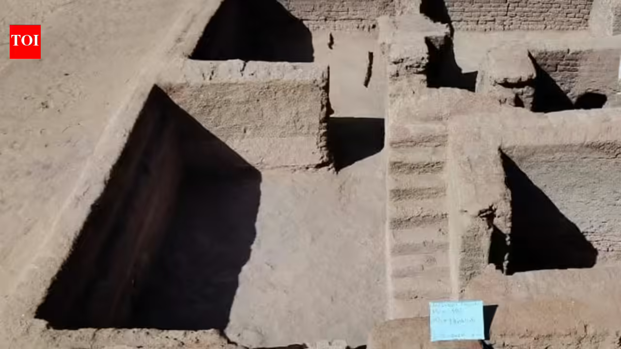 Egypt has uncovered a well-preserved 1,600-year-old Byzantine-era city in Dakhla Oasis: Homes, basilica church, ovens, coins and writing fragments show how people lived in the western desert | Egypt has uncovered a well-preserved 1,600-year-old Byzantine-era city in Dakhla Oasis: Homes, basilica church, ovens, coins and writing fragments show how people lived in the western desert |