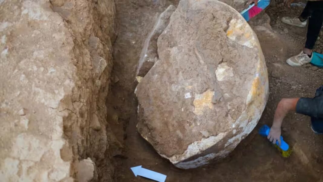 Archaeologists in Iraq unearthed a rare 2,600-year-old Assyrian stele of King Ashurbanipal at Nineveh’s Shamash Gate, nearly a decade after ISIS damaged the ancient city Archaeologists in Iraq unearthed a rare 2,600-year-old Assyrian stele of King Ashurbanipal at Nineveh’s Shamash Gate, nearly a decade after ISIS damaged the ancient city