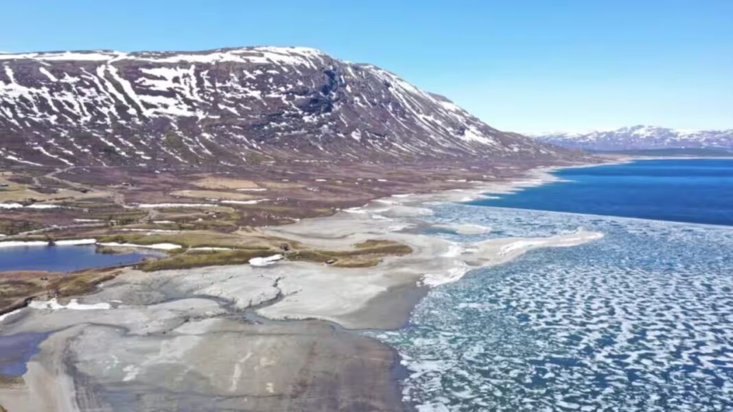 Hunter-gatherers carried trout past waterfalls into fishless Norwegian mountain lakes 7,000 years ago; their descendants are still caught there today Hunter-gatherers carried trout past waterfalls into fishless Norwegian mountain lakes 7,000 years ago; their descendants are still caught there today