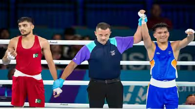 Commonwealth Games boxing: Jadumani Singh seals dominant 5-0 win over Pakistan’s Sumama Rehman to enter quarter-finals | Commonwealth Games News Commonwealth Games boxing: Jadumani Singh seals dominant 5-0 win over Pakistan’s Sumama Rehman to enter quarter-finals | Commonwealth Games News