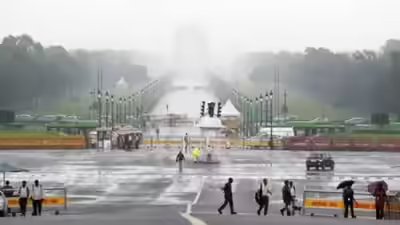 Delhi records 38.5°C, below seasonal average; IMD predicts rain, gusty winds on Monday | Delhi News Delhi records 38.5°C, below seasonal average; IMD predicts rain, gusty winds on Monday | Delhi News