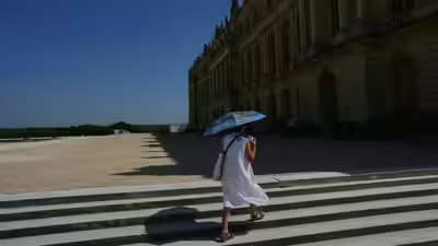 France sizzles in a week of punishing heat that is already causing deaths France sizzles in a week of punishing heat that is already causing deaths