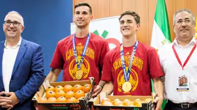Spain’s World Cup triumph ends with players receiving their body weight in tomatoes | Football News Spain’s World Cup triumph ends with players receiving their body weight in tomatoes | Football News
