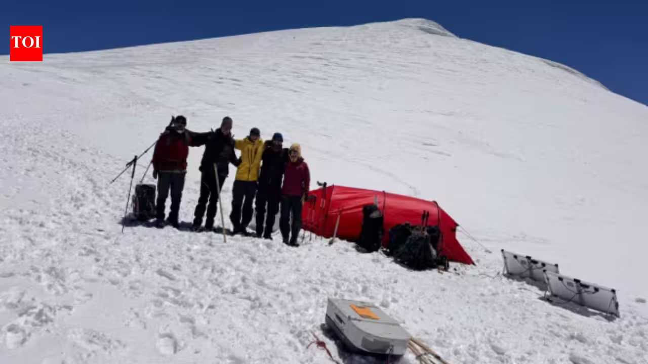 Scientists surveyed Turkey’s Mount Ararat glacier for the first time above 5,000 metres; the data will guide an attempt to recover its first ice core Scientists surveyed Turkey’s Mount Ararat glacier for the first time above 5,000 metres; the data will guide an attempt to recover its first ice core