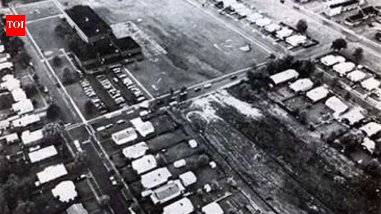 In 1950s, the US built a neighbourhood upon 22,000 tons of buried toxic waste, then children began returning home with burns exposing the worst environmental scandal of the country In 1950s, the US built a neighbourhood upon 22,000 tons of buried toxic waste, then children began returning home with burns exposing the worst environmental scandal of the country