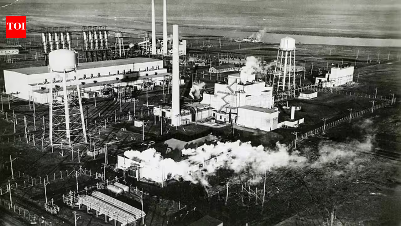 US buried 56 million gallons of highly radioactive waste in 177 underground tanks in 1990, now experts will use it to make 4.2 metric tons of glass daily US buried 56 million gallons of highly radioactive waste in 177 underground tanks in 1990, now experts will use it to make 4.2 metric tons of glass daily