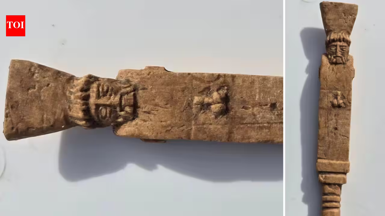 A 2,500-year-old animal bone found in Sicily reveals how ancient people wrote on clay | A 2,500-year-old animal bone found in Sicily reveals how ancient people wrote on clay |