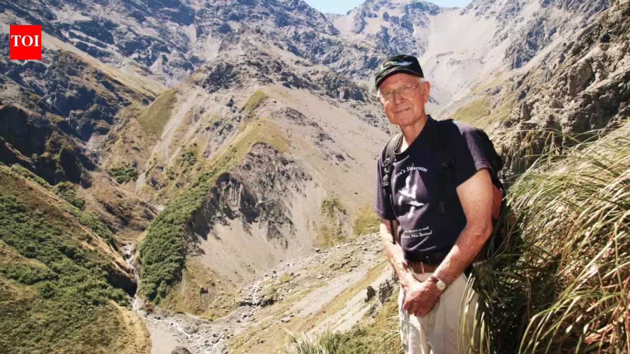 In 1965, a mountaineer found a dead seabird high in New Zealand’s mountains. Then, spent next 50 years to save its species from extinction | In 1965, a mountaineer found a dead seabird high in New Zealand’s mountains. Then, spent next 50 years to save its species from extinction |