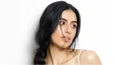 Akshay Kumar’s niece Simar Bhatia lands second film, to star opposite Roshan Mathew: Report | Akshay Kumar’s niece Simar Bhatia lands second film, to star opposite Roshan Mathew: Report |