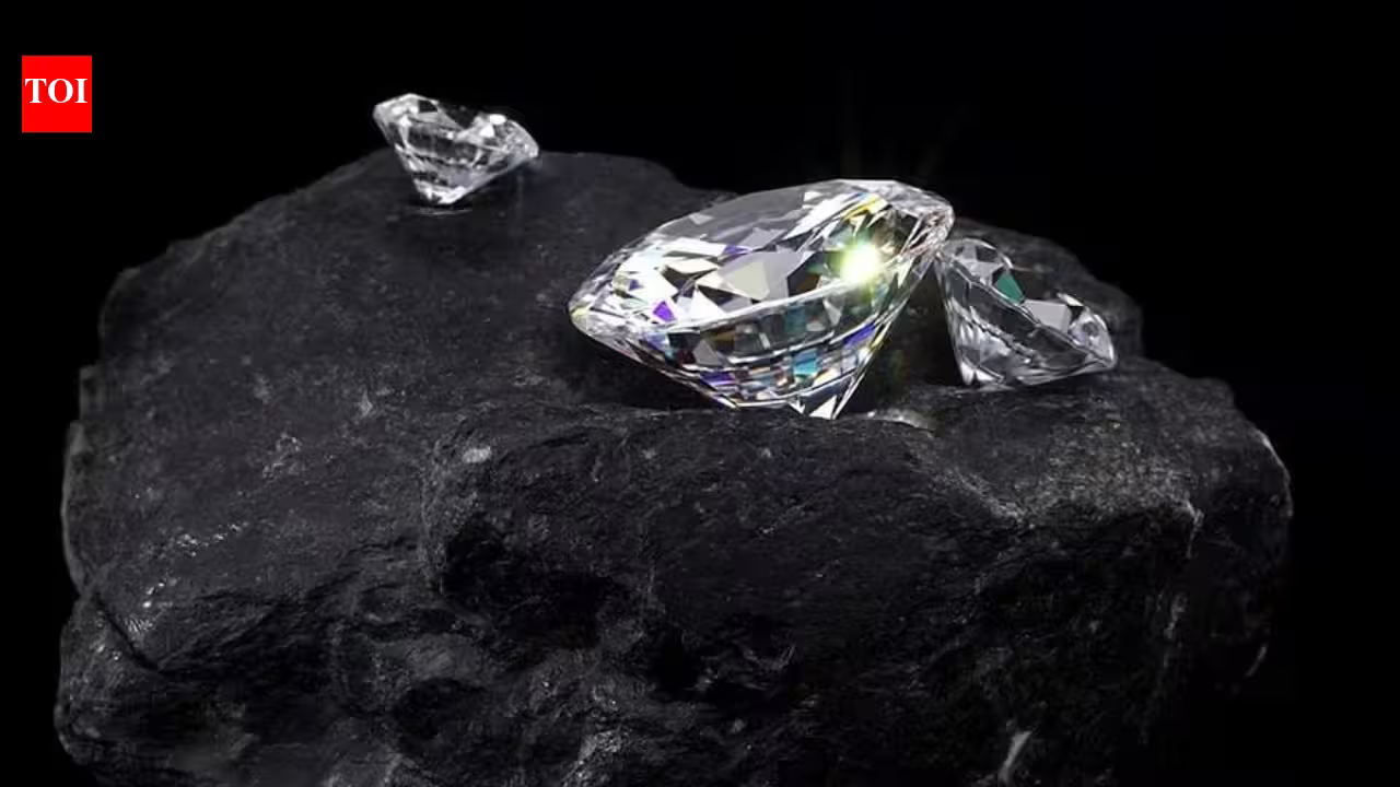 Scientists discovered what happens when diamond is hit at extreme speed, it can rapidly transform into graphite within microseconds | Scientists discovered what happens when diamond is hit at extreme speed, it can rapidly transform into graphite within microseconds |