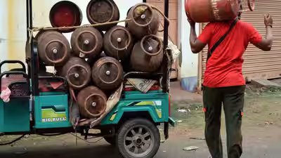 Commercial LPG prices cut by over Rs 200: Check 19-kg cylinder rates in Delhi, Kolkata Commercial LPG prices cut by over Rs 200: Check 19-kg cylinder rates in Delhi, Kolkata