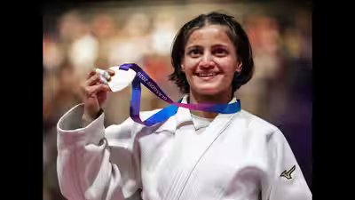 Tripura CM fulfils promise to CWG medallist Asmita Dey Tripura CM fulfils promise to CWG medallist Asmita Dey