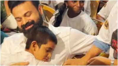Kunchacko Boban wins hearts; young fan hugs and kisses the ‘Unmadham’ actor | Kunchacko Boban wins hearts; young fan hugs and kisses the ‘Unmadham’ actor |