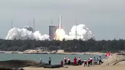 Thousands of tourists now crowd beaches around China’s Wenchang spaceport to watch rockets launch, turning a once-secretive space programme into a booming mix of tourism, art and entertainment Thousands of tourists now crowd beaches around China’s Wenchang spaceport to watch rockets launch, turning a once-secretive space programme into a booming mix of tourism, art and entertainment