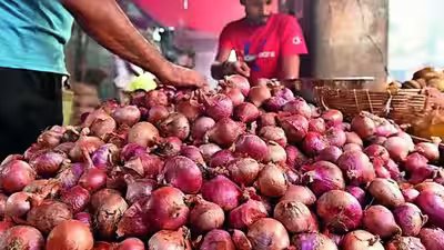 Onion prices surge; Centre to roll out Kanda Express from Monday Onion prices surge; Centre to roll out Kanda Express from Monday