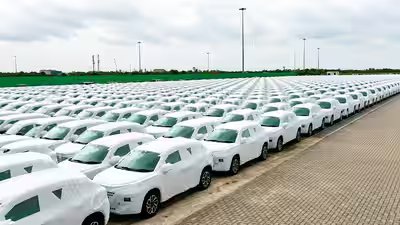 Passenger vehicle sales hit top gear as July dispatches jump 33%; Maruti, Hyundai set records Passenger vehicle sales hit top gear as July dispatches jump 33%; Maruti, Hyundai set records