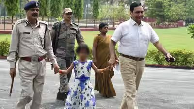 She lived with her father in jail, until an IAS officer asked her one question that changed her life: What Khushi’s story teaches us about giving children opportunities | She lived with her father in jail, until an IAS officer asked her one question that changed her life: What Khushi’s story teaches us about giving children opportunities |