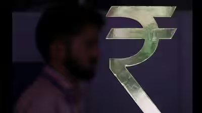 Rupee falls 7 paise to 95.40 against US dollar amid FII selling, geopolitical risks Rupee falls 7 paise to 95.40 against US dollar amid FII selling, geopolitical risks
