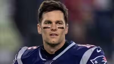 In 2026, a collector paid $25,000 to start bidding on Tom Brady’s Patriots jersey; it was tied to his 2019 Peyton Manning milestone and sold for $273,107 | NFL News In 2026, a collector paid $25,000 to start bidding on Tom Brady’s Patriots jersey; it was tied to his 2019 Peyton Manning milestone and sold for $273,107 | NFL News
