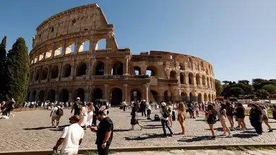 Rome’s iconic Colosseum shuts unexpectedly after worker, 22, falls to his death Rome’s iconic Colosseum shuts unexpectedly after worker, 22, falls to his death