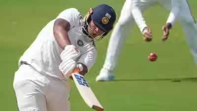 4, 6, 4! Vaibhav Sooryavanshi takes on Mohammed Siraj, lights up Chepauk in Duleep Trophy final – Watch | Cricket News 4, 6, 4! Vaibhav Sooryavanshi takes on Mohammed Siraj, lights up Chepauk in Duleep Trophy final – Watch | Cricket News