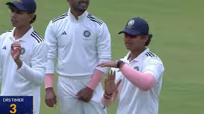 Vaibhav Sooryavanshi’s sharp cricket brain shines! 15-year-old plots two big wickets in Duleep Trophy final – Watch | Cricket News Vaibhav Sooryavanshi’s sharp cricket brain shines! 15-year-old plots two big wickets in Duleep Trophy final – Watch | Cricket News