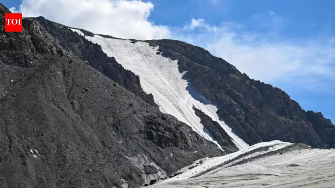 In 2018, scientists seeded clouds over China’s Muz Taw Glacier to make snow; the brighter surface was followed by 14% to 17% less ice loss in a preliminary experiment In 2018, scientists seeded clouds over China’s Muz Taw Glacier to make snow; the brighter surface was followed by 14% to 17% less ice loss in a preliminary experiment