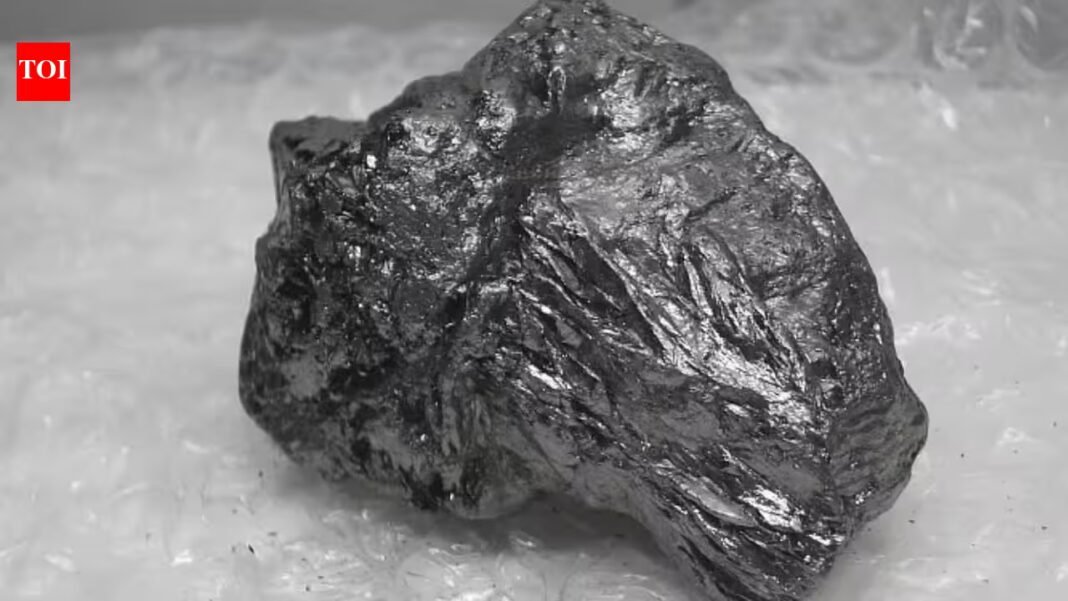 Scientists found an unexpected second product while making cleaner hydrogen; the leftover material was high-quality graphite | Scientists found an unexpected second product while making cleaner hydrogen; the leftover material was high-quality graphite |