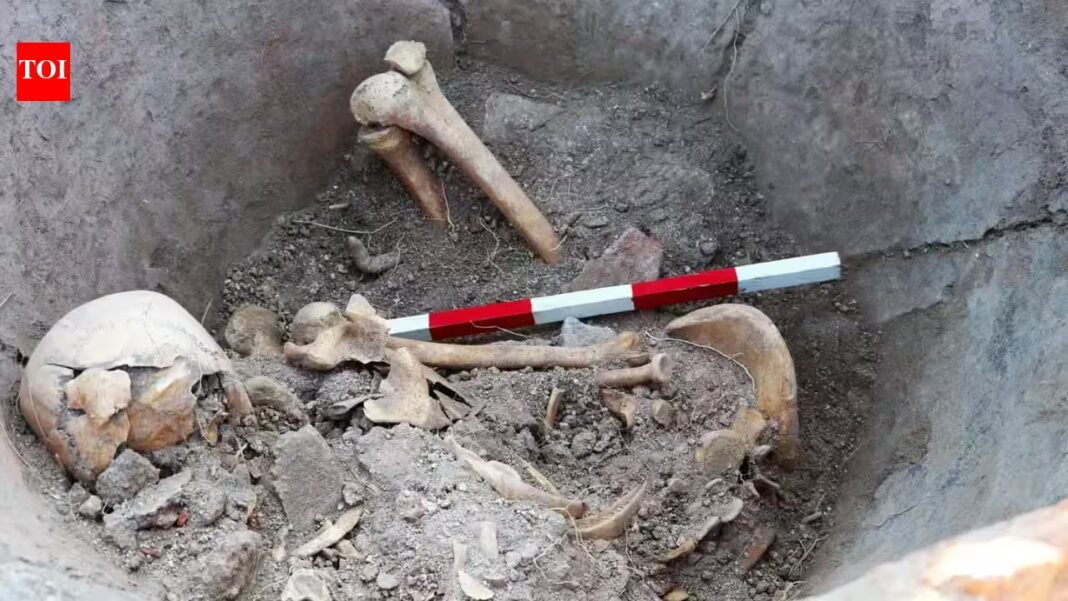 A man climbed inside a giant Roman storage jar around 1,600 years ago and never came out; archaeologists think they know what he was hiding from A man climbed inside a giant Roman storage jar around 1,600 years ago and never came out; archaeologists think they know what he was hiding from