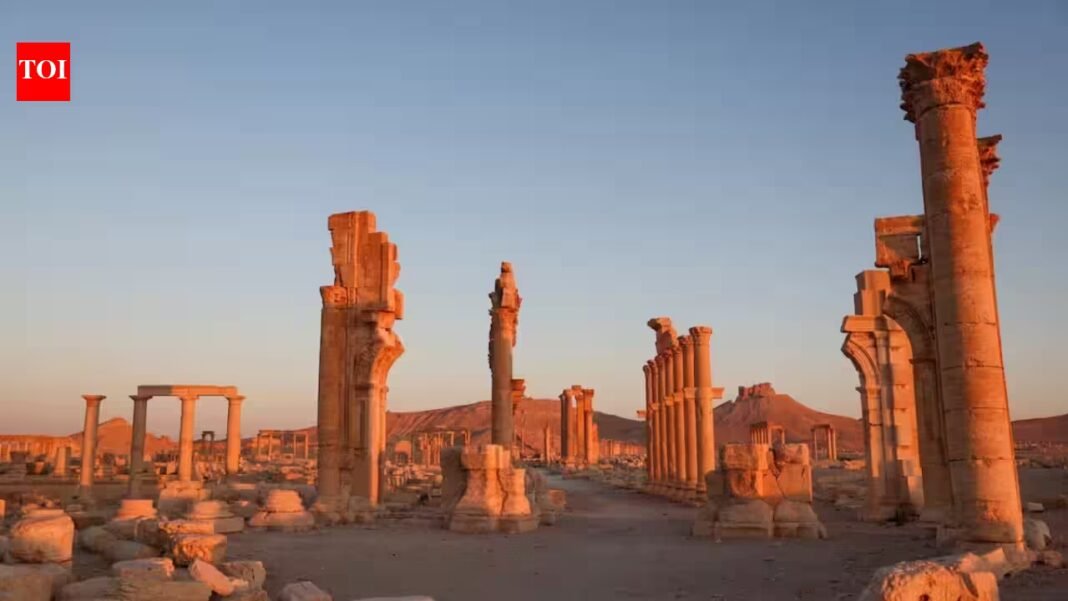 The US has returned 36 ancient Syrian artifacts worth more than $5 million; 13 were seized from the Metropolitan Museum of Art, a Palmyra stone relief, 14 Roman mosaics were among the objects sent home The US has returned 36 ancient Syrian artifacts worth more than $5 million; 13 were seized from the Metropolitan Museum of Art, a Palmyra stone relief, 14 Roman mosaics were among the objects sent home