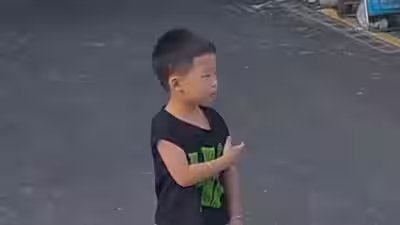 5-year-old ‘restaurant host’ in China goes viral for his adorable way of serving diners; internet can’t get enough 5-year-old ‘restaurant host’ in China goes viral for his adorable way of serving diners; internet can’t get enough