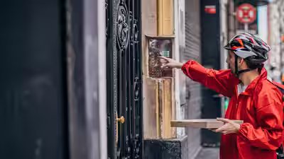 He came to deliver a food order, but his customer noticed something was wrong. What happened next is heartwarming He came to deliver a food order, but his customer noticed something was wrong. What happened next is heartwarming