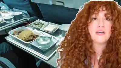 American flight attendant reveals why you should never eat off airplane’s tray tables: “Why do people do this?” American flight attendant reveals why you should never eat off airplane’s tray tables: “Why do people do this?”
