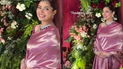 Mahira Khan: Pregnant and glowing! Mahira Khan looks breathtaking in a glossy pink satin saree with a statement diamond choker Mahira Khan: Pregnant and glowing! Mahira Khan looks breathtaking in a glossy pink satin saree with a statement diamond choker