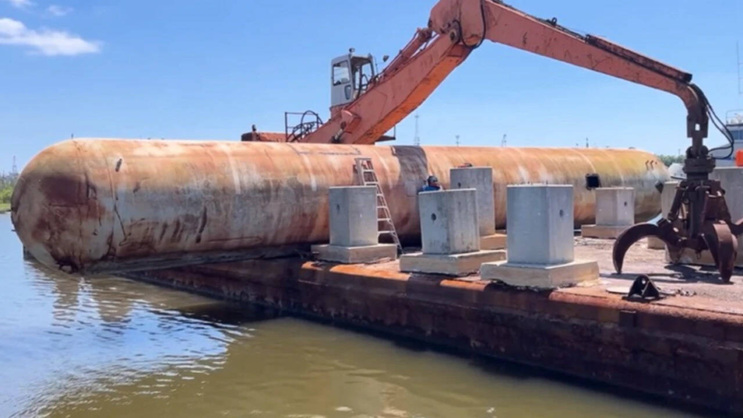 Mississippi turns 31-ton propane tank once used for firefighter training into artificial reef Mississippi turns 31-ton propane tank once used for firefighter training into artificial reef