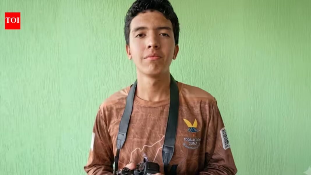 A 14-year-old Colombian inventor created a device that lets deaf children feel birdsong through vibrations | A 14-year-old Colombian inventor created a device that lets deaf children feel birdsong through vibrations |