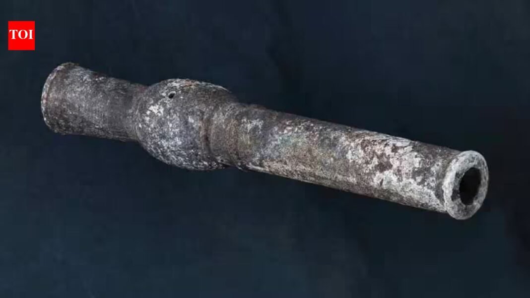 Soldiers looking for land mines in South Korea have found the country’s oldest gun, a 600-year-old inscribed bronze tube used to fire gunpowder-propelled arrows Soldiers looking for land mines in South Korea have found the country’s oldest gun, a 600-year-old inscribed bronze tube used to fire gunpowder-propelled arrows