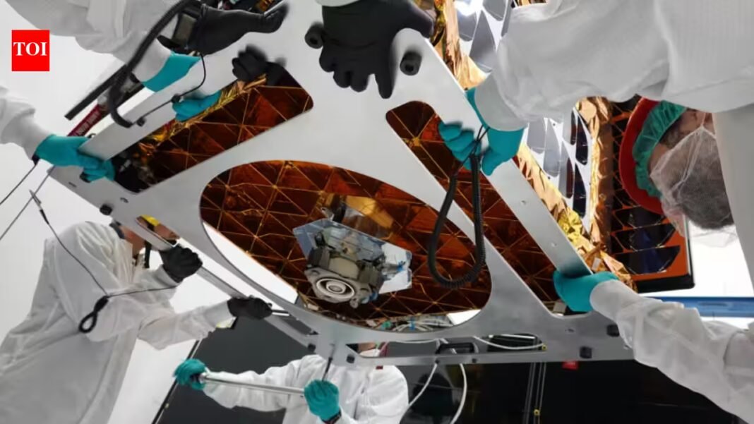 A washing-machine-sized NASA supported spacecraft will approach four defunct satellites and rocket bodies, testing technology that could one day help repair spacecraft or remove orbital debris A washing-machine-sized NASA supported spacecraft will approach four defunct satellites and rocket bodies, testing technology that could one day help repair spacecraft or remove orbital debris