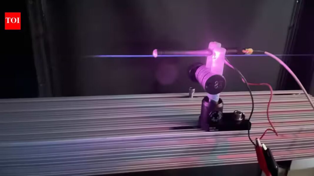 North Carolina State University researchers turn laser beams into a lightsaber-like antenna that sends radio signals without metal and boosts reception by 2.5 times | North Carolina State University researchers turn laser beams into a lightsaber-like antenna that sends radio signals without metal and boosts reception by 2.5 times |