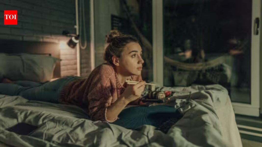 Researchers who analysed data from nearly 200,000 people found that eating late at night was linked to up to a 30% higher risk of liver disease, adding to evidence that the timing of meals matters as well as what is eaten Researchers who analysed data from nearly 200,000 people found that eating late at night was linked to up to a 30% higher risk of liver disease, adding to evidence that the timing of meals matters as well as what is eaten
