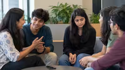 Psychology says people who are talkative one-on-one but almost silent in groups may not be shy in the way others assume Psychology says people who are talkative one-on-one but almost silent in groups may not be shy in the way others assume