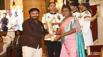 Meet Anand Kumar: He helped his mother sell papads after losing his Cambridge dream; today, his Super 30 inspires underprivileged IIT aspirants | Meet Anand Kumar: He helped his mother sell papads after losing his Cambridge dream; today, his Super 30 inspires underprivileged IIT aspirants |