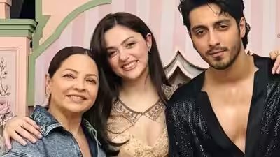 Aneet Padda and rumoured beau Ahaan Panday pose together at actress’ fairytale birthday bash; Alia Bhatt, Deanne Panday attend celebrations – PICS | Aneet Padda and rumoured beau Ahaan Panday pose together at actress’ fairytale birthday bash; Alia Bhatt, Deanne Panday attend celebrations – PICS |