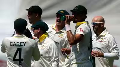 Australia tighten grip on Durban Test after restricting South Africa to 284, take 139-run lead after day 3 | Cricket News Australia tighten grip on Durban Test after restricting South Africa to 284, take 139-run lead after day 3 | Cricket News