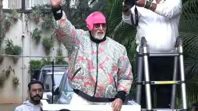 Amid bomb threat email and health concerns, Amitabh Bachchan greets fans outside Jalsa, protective son Abhishek Bachchan joins his father | Hindi Movie News Amid bomb threat email and health concerns, Amitabh Bachchan greets fans outside Jalsa, protective son Abhishek Bachchan joins his father | Hindi Movie News