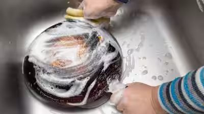 Clean Burnt Pan: How to clean a burnt pan in minutes: Easy salt, vinegar and baking soda cleaning hack to remove stubborn stains Clean Burnt Pan: How to clean a burnt pan in minutes: Easy salt, vinegar and baking soda cleaning hack to remove stubborn stains